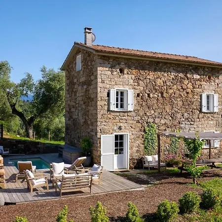 Holiday home Maison En Pierre Authentique - Piscine - Nature